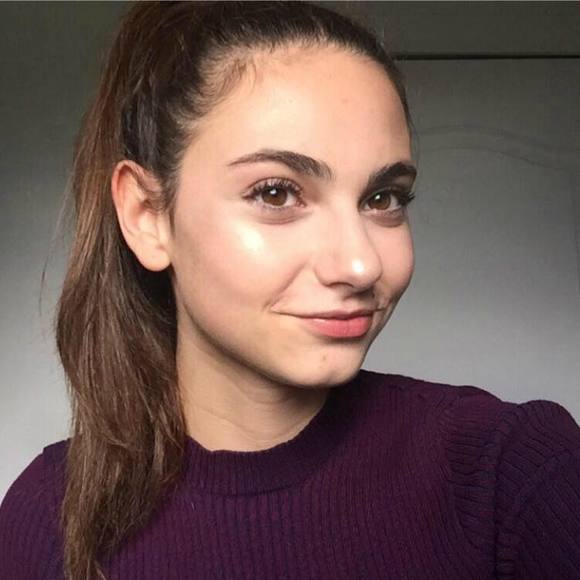 Meet your Posher, Karina - Picture 1 of 1